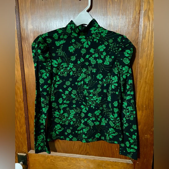 Who What Wear Floral Print Puff Sleeve Stretch Blouse in Midnight Foilage Size M - Picture 11 of 11
